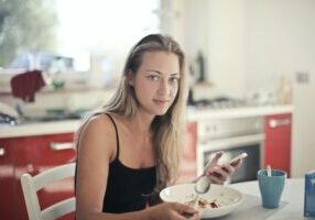 Woman eating intuitive eating